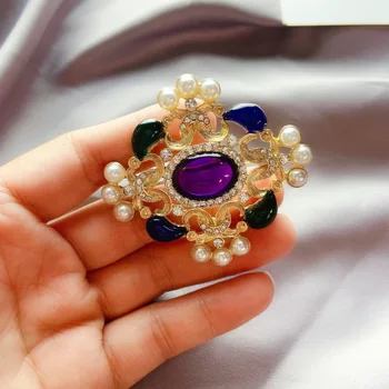 CINDY XIANG Fialová Živice Kríž Brošňa pre Ženy Vintage Módne Šperky Nový Dizajn Drahokamu Pin Kabát Príslušenstvo
