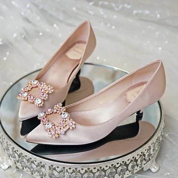Svadobné topánky ženy s nízkou 3 cm podpätku 2019 jar nové nevesta princeznej crystal topánky námestie pracky vysoké podpätky party šaty bridesmaid
