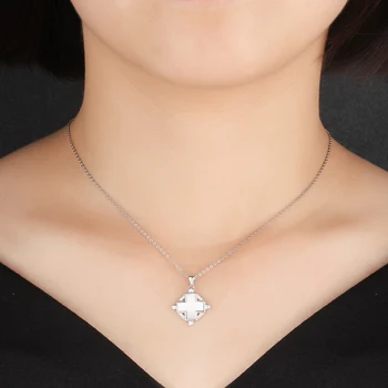 Elegantné 925 Sterling Silver Cross Náhrdelník s perleť & Cubic Zirconia Štýlový Mincový Striebro Šperky (Lam Hub Fong)