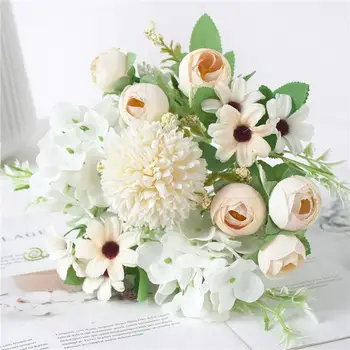 IN nordic zmiešané umelé kvety, kytice čaj ruže puky, skúmie flores domov svadobné dekorácie, svadobné ruke drží kvetiny