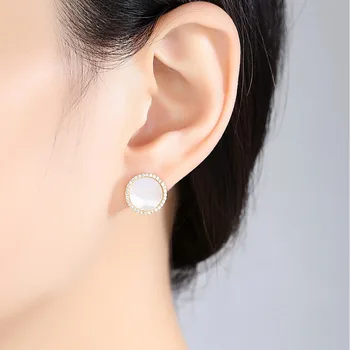 CZCITY Značky Vysoká Kvalita Elegantné A Pôvabné Transparentná Biela Shell Náušnice pre Ženy Piercing Dievčatá Stud Náušnice Šperky