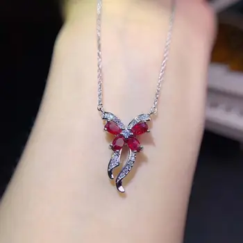 Prírodné red Ruby drahokam prívesok na náhrdelník so striebornými motýľa štýle hot predaj darčekových štýl narodeniny dieťa predstavuje