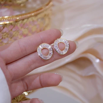 Kórea Hot Predaj Módnych Nádherné Šperky 14K Reálne zlatenie Náušnice Twisted Luxus Plný Zirkón Žien Svadobné Náušnice