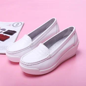 Nové dámske zvýšené bežné športové topánky pohodlné, priedušné, ľahké móde non-slip opotrebovaniu malé biele topánky